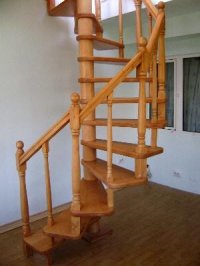 scari din lemn 9306