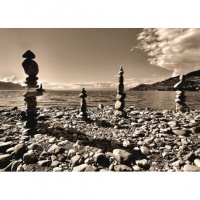 FOTOTAPET PEISAJE ALB-NEGRU - PLAJA CU PIETRE - FOTOTAPET PEISAJE ALB-NEGRU - PLAJA CU PIETRE