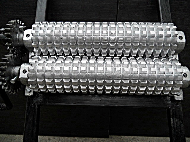 ZDROBITOR STRUGURI