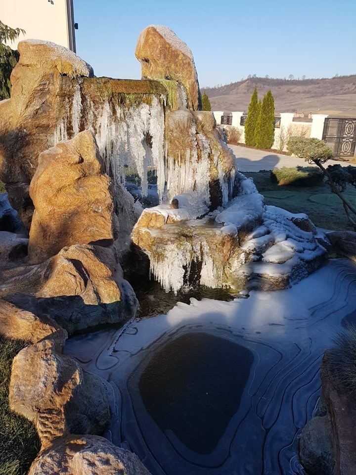 CASCADA DIN STANCA ARTIFICIALA