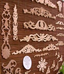 CAPITELURI (ORNAMENTE) DIN LEMN SCULPTAT 
