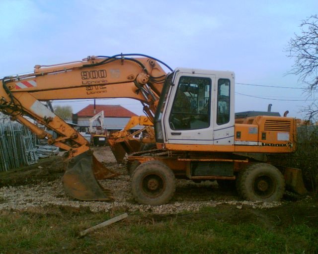 EXCAVATOR LIEBHERR A900