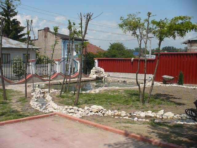 IAZURI SI CASCADE DE APA