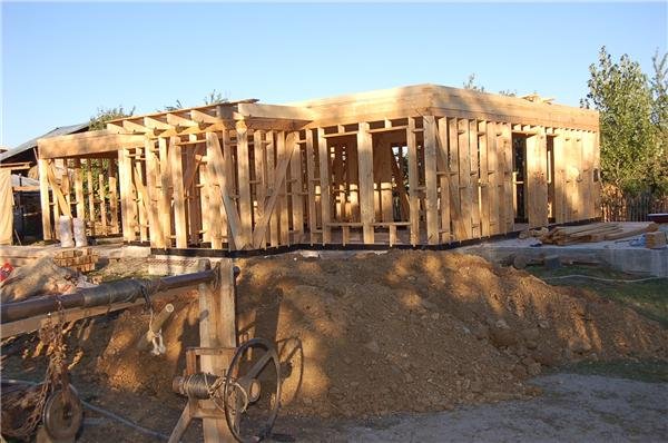CASE DE LOCUIT PE STRUCTURA DE LEMN