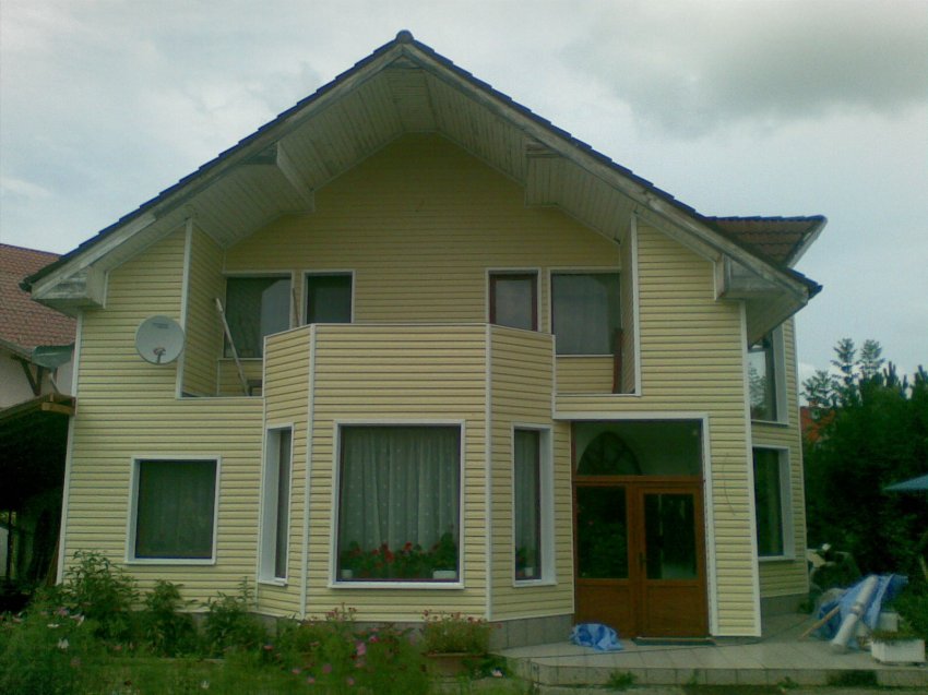 LAMBRIU PVC PENTRU EXTERIOR