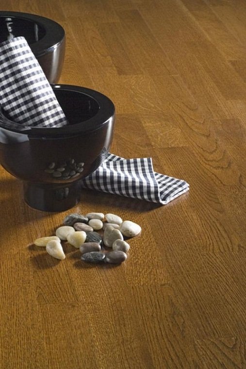 PARCHET TRIPLU STRATIFICAT STEJAR CINNAMON 3 STRIP KARELIA