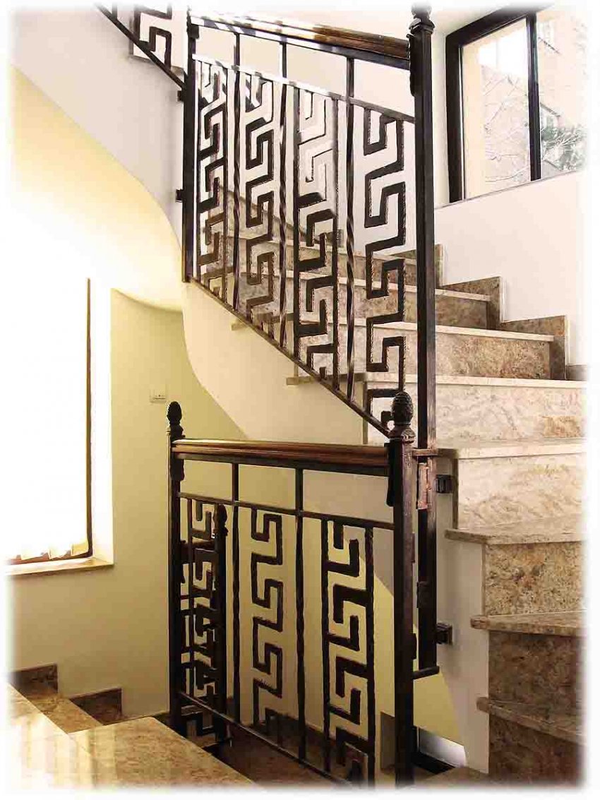 BALUSTRADE SI SCARI DIN FIER FORJAT - ADVELTIS