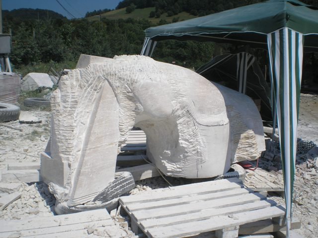 UNIQUE LANDSCAPING - SCULPTURI DIN PIATRA