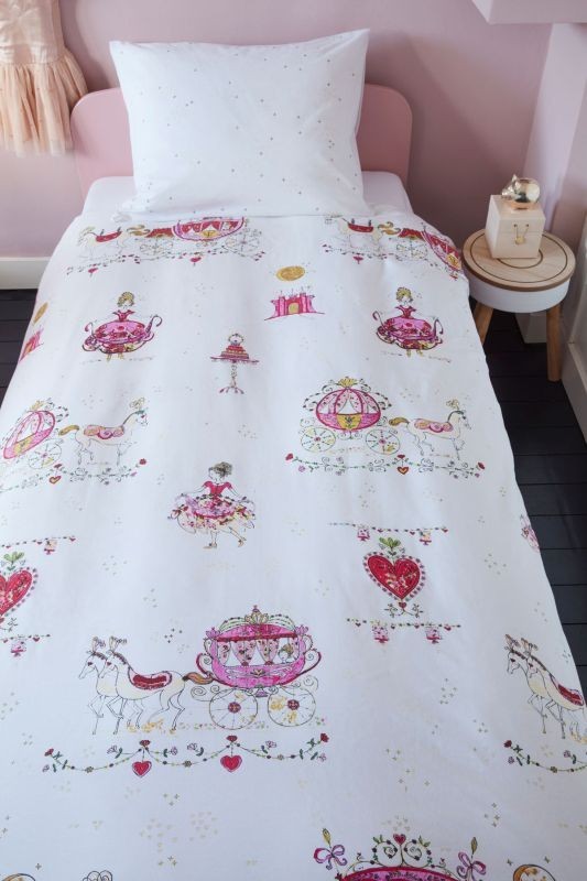 LENJERIE PAT FETITE CU PRINTESE SI TRASURI