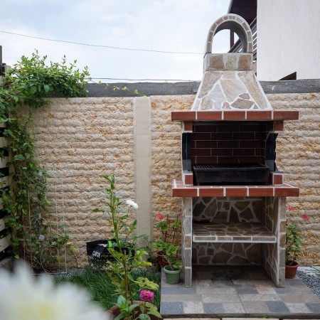 GRATAR GRADINA TRADITIONAL MEDIU CU RAFT (CARBUNE/LEMN, 120X70X210CM, 800KG, PIATRA NATURALA RHODOS,