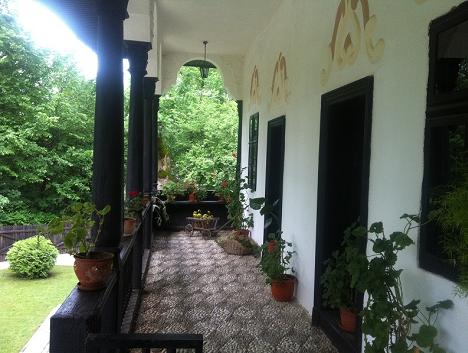 Conacul Bellu - frumosul conac de secol XIX din Tara Romaneasca