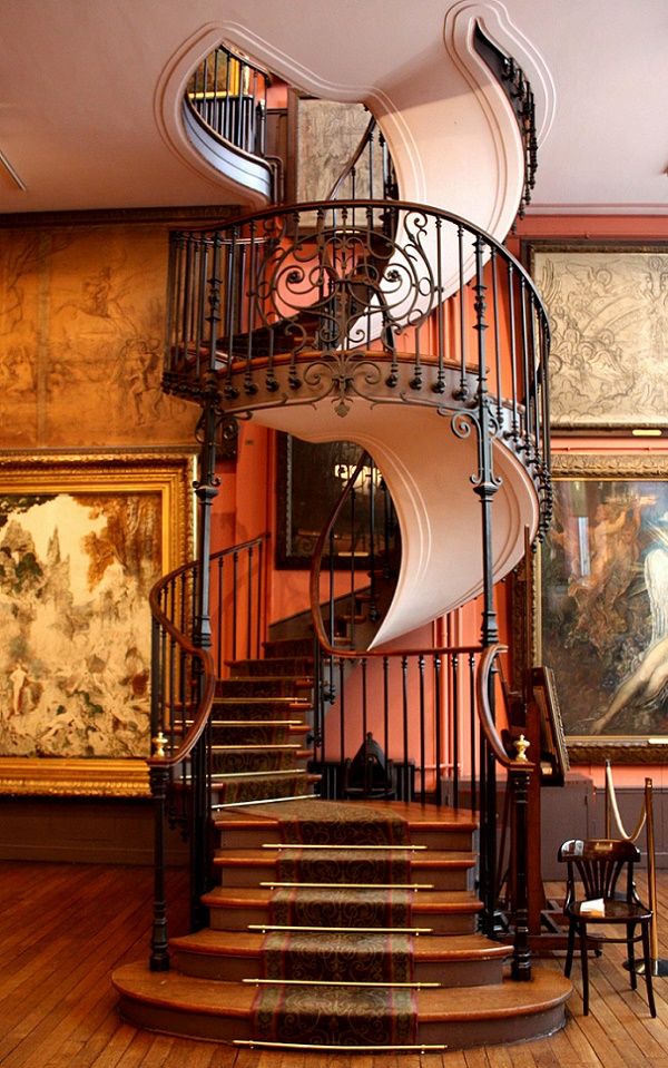 Scara Muzeului National Gustave Moreau din Paris