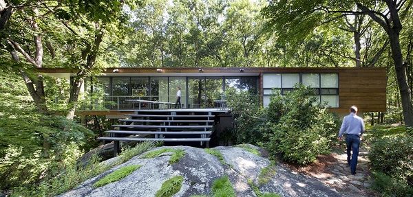 Casa moderna care reflecta simplitatea - exterior