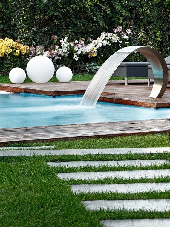  Cascada piscina moderna