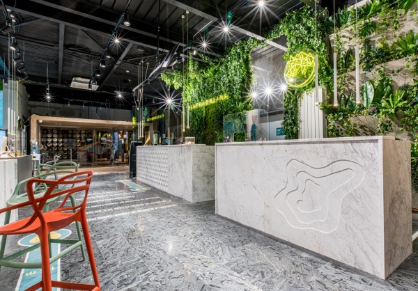 Imagine showroom Piatraonline.ro