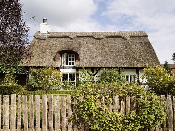 Cottage traditional cu acoperis din stuf
