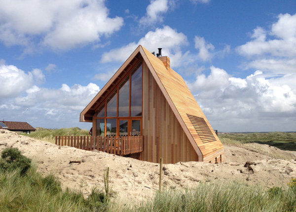 Casa imbracata integral in lemn la Marea Nordului