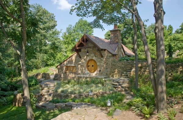 Casa Hobbit din piatra