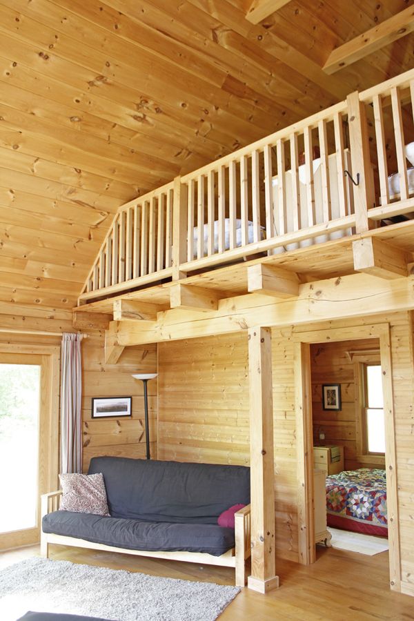 Balcon interior din lemn