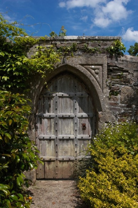 Poarta gotica din lemn