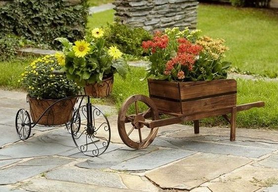 Roaba si bicicleta, suporturi pentru flori