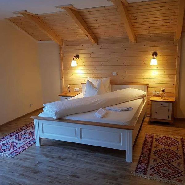 Mobila alba dormitor rustic