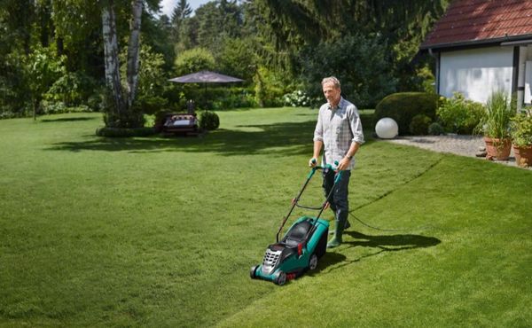 Masina electrica tuns gazonul Bosch Rotak